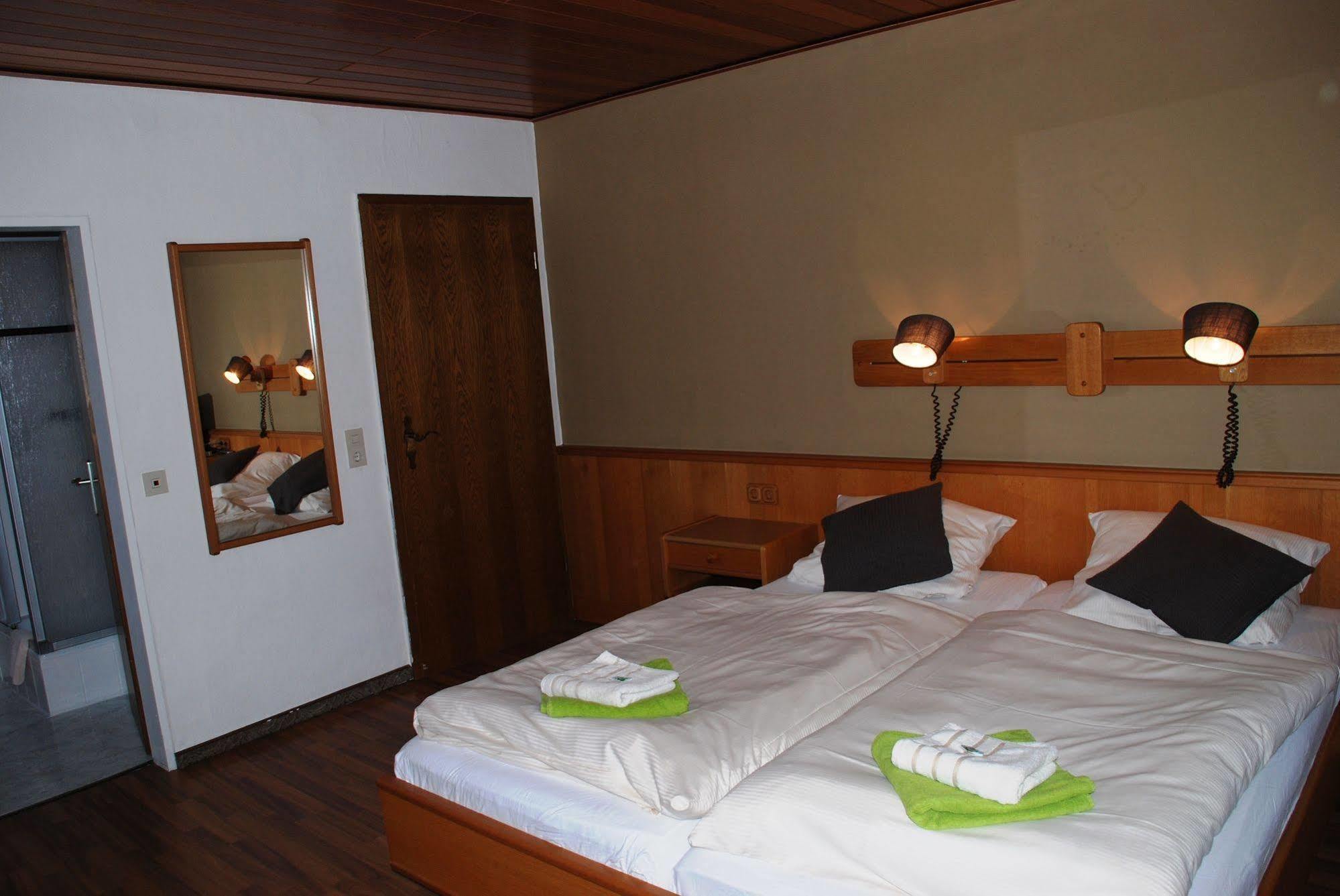 Pension Robin Hood วิลลิงเงิน ภายนอก รูปภาพ